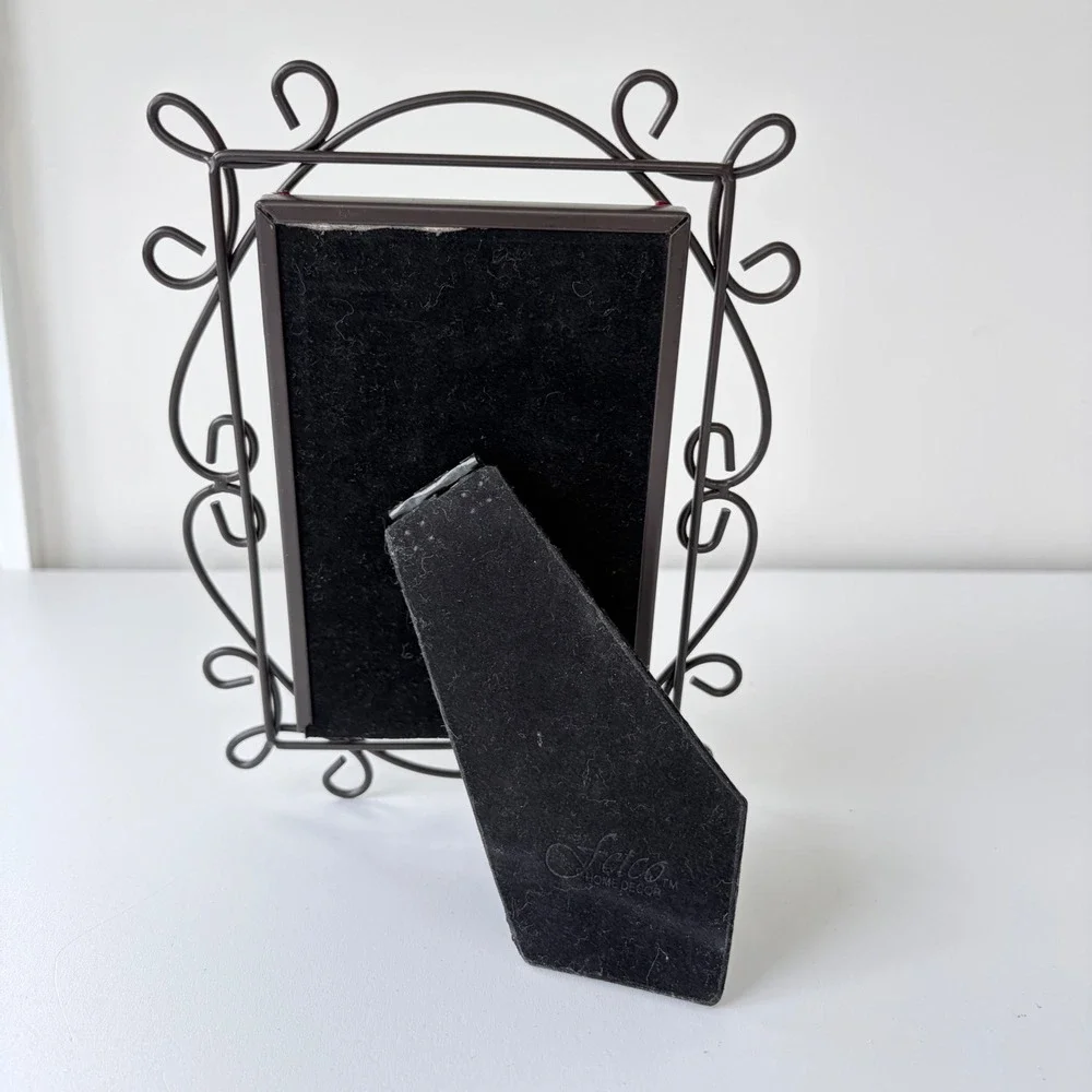 Fetco Home Decor Burgundy Enamel and Black Wire Scrollwork 4x6 Picture Frame